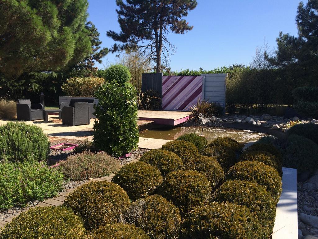ホテル Sous Les Pins Étoile-sur-Rhône エクステリア 写真