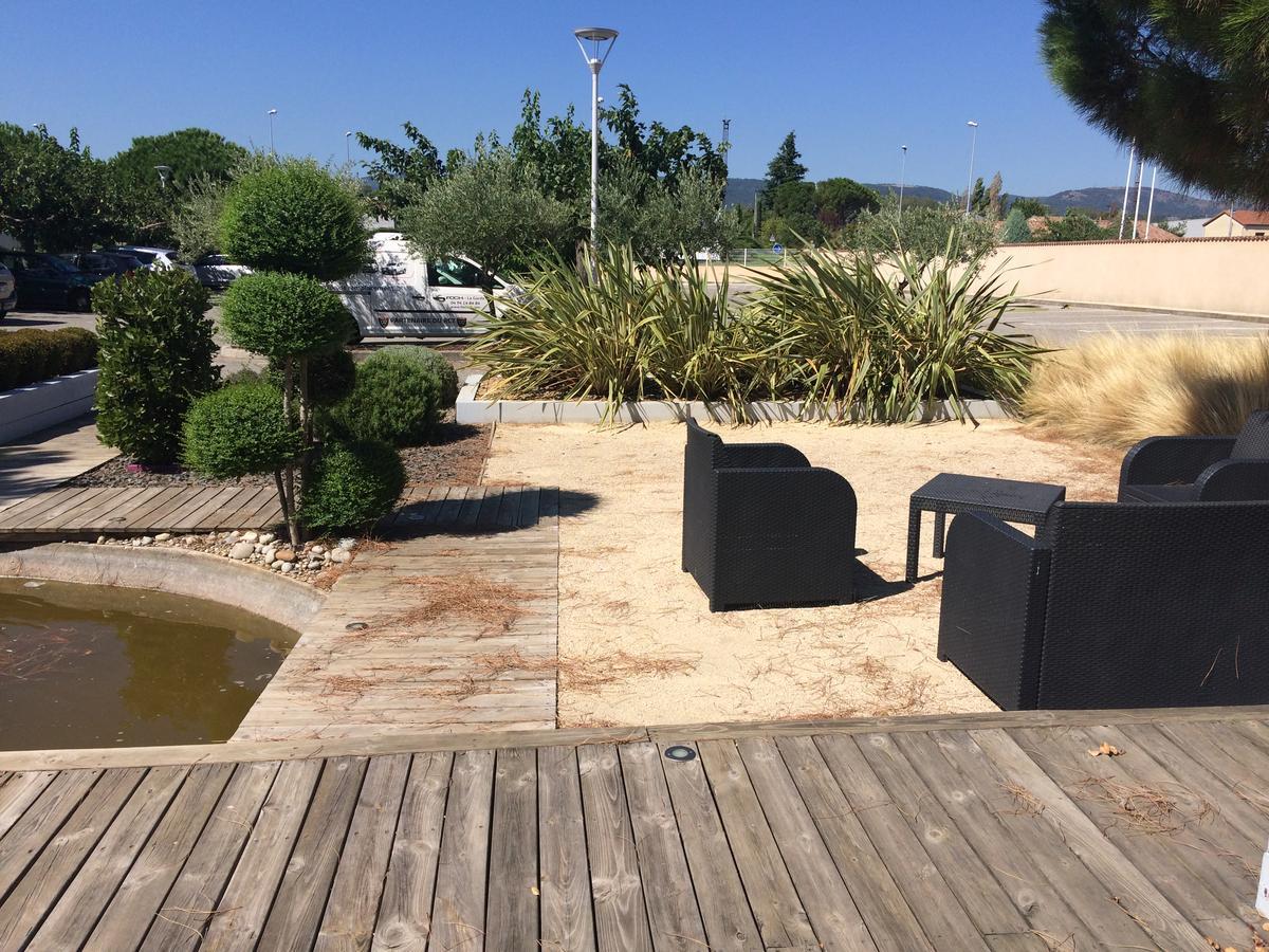 ホテル Sous Les Pins Étoile-sur-Rhône エクステリア 写真